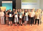 Die Absolventinnen und Absolventen aus dem Landkreis Amberg-Sulzbach mit Ehrengästen.