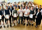 Die Absolventen aus dem Landkreis Amberg-Sulzbach mit Ehrenngästen
